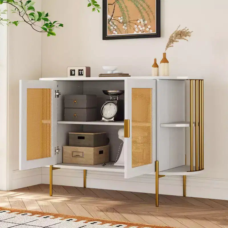 Bahut de salle à manger rustique avec portes décoratives en rotin et étagères réglables