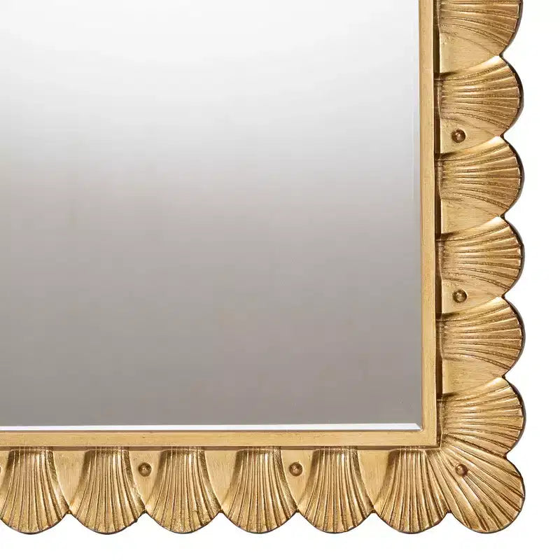 Miroir décoratif en bois doré antique avec bordure de coquillages