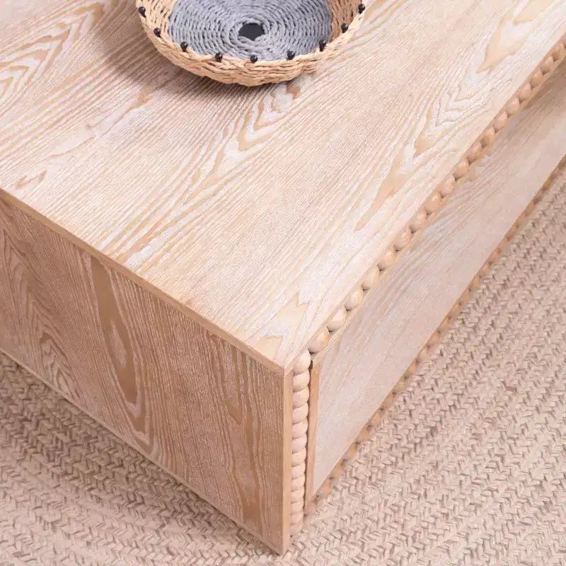 Table basse rectangulaire de 120,9 cm avec bordure perlée et étagère de rangement ouverte